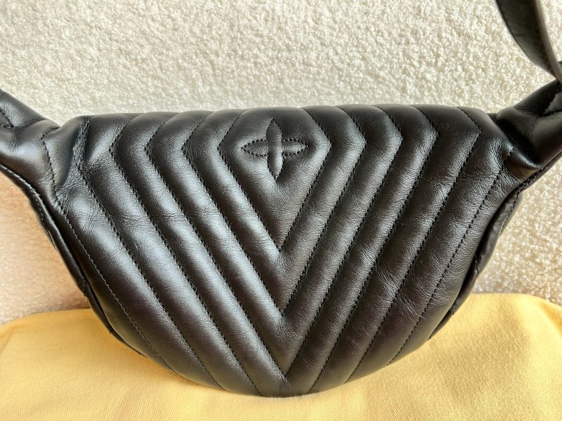 Louis Vuitton Black New Wave Camera Bag - Image 19