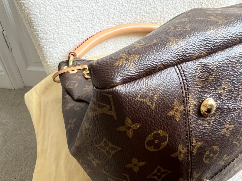 Louis Vuitton Artsy MM Monogram - Image 22