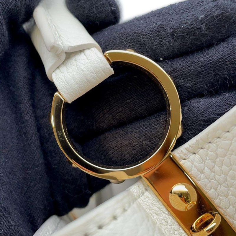 LOUIS VUITTON Capucines Wallet Black Taurillon - Image 9