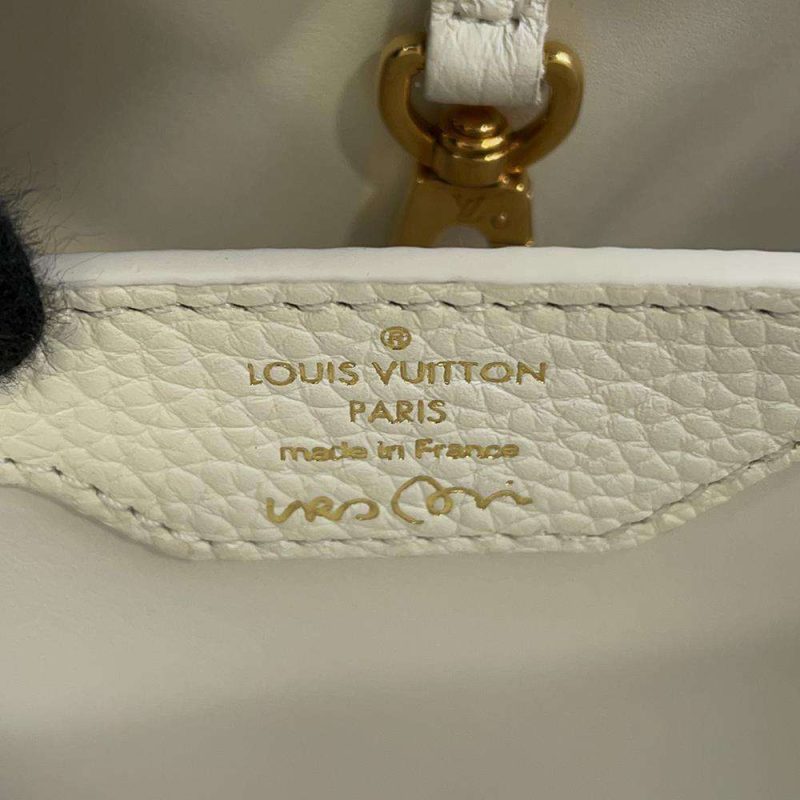 LOUIS VUITTON Capucines Wallet Black Taurillon - Image 13