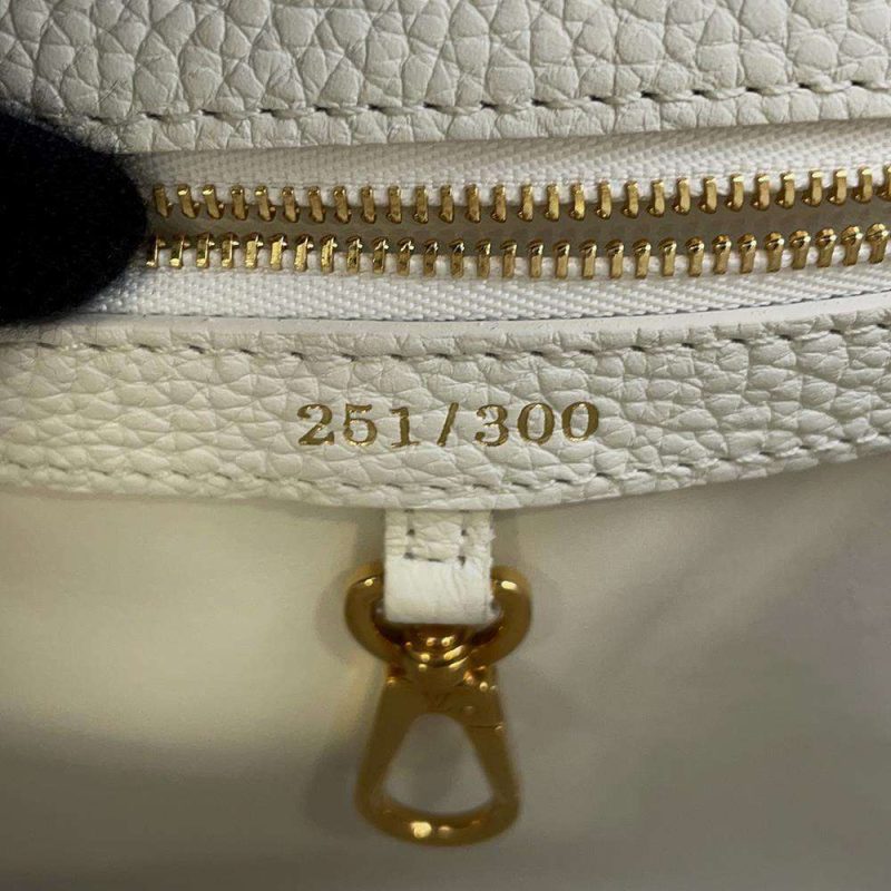 LOUIS VUITTON Capucines Wallet Black Taurillon - Image 14