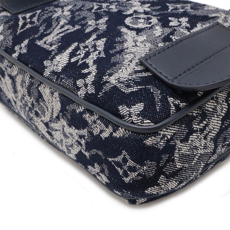 Louis Vuitton Bum bag - Image 4