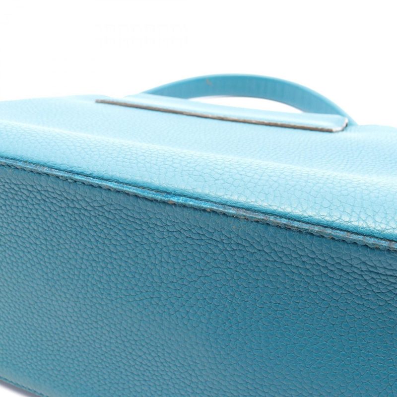 Louis Vuitton Capucines - Image 4
