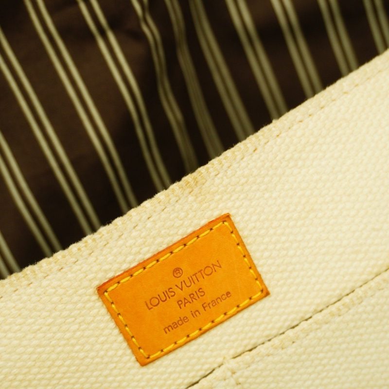 Louis Vuitton Besace Toyko Bag - Image 15