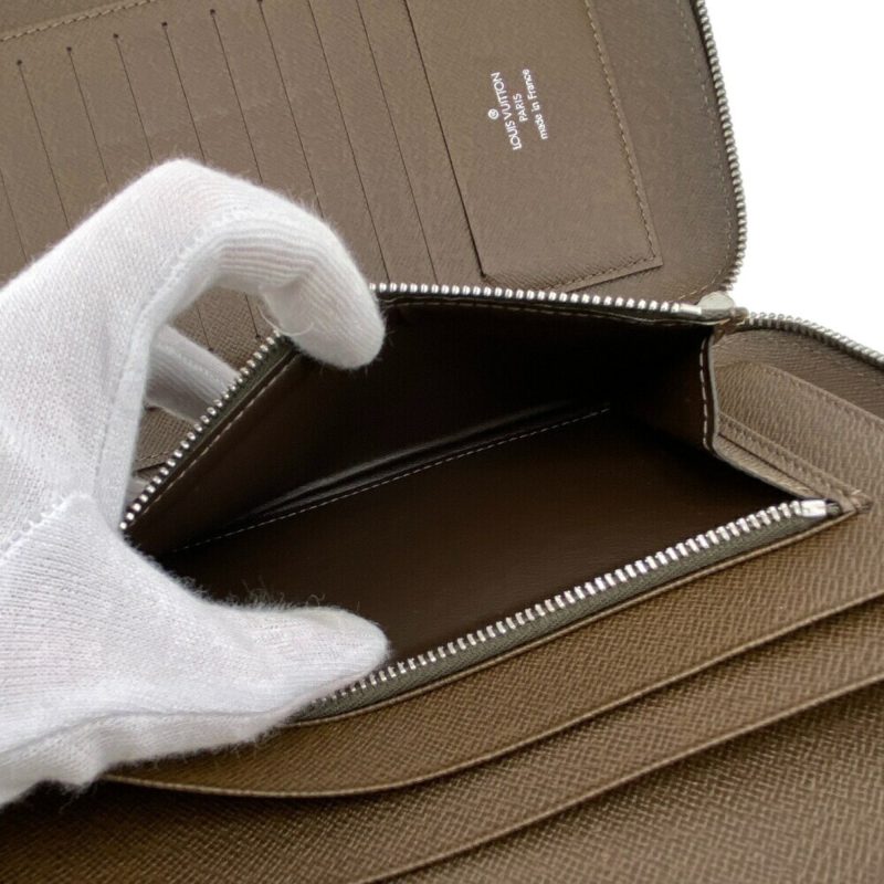 Louis Vuitton AthollLeather Wallet() - Image 9