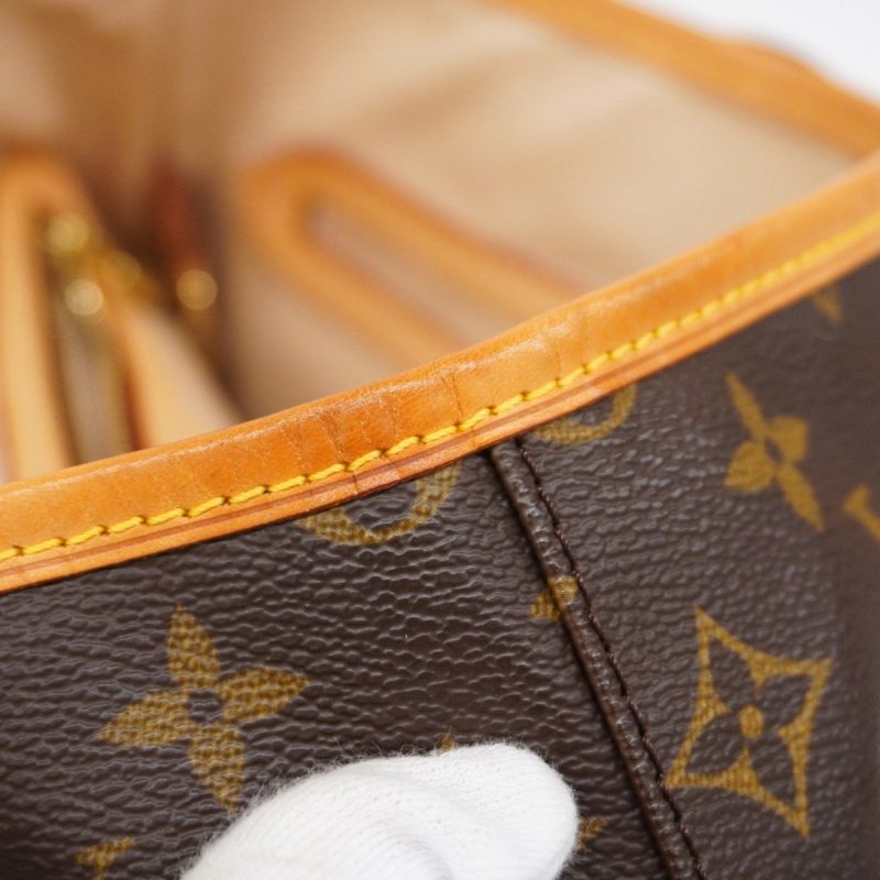 Louis Vuitton Bucket PM - Image 11