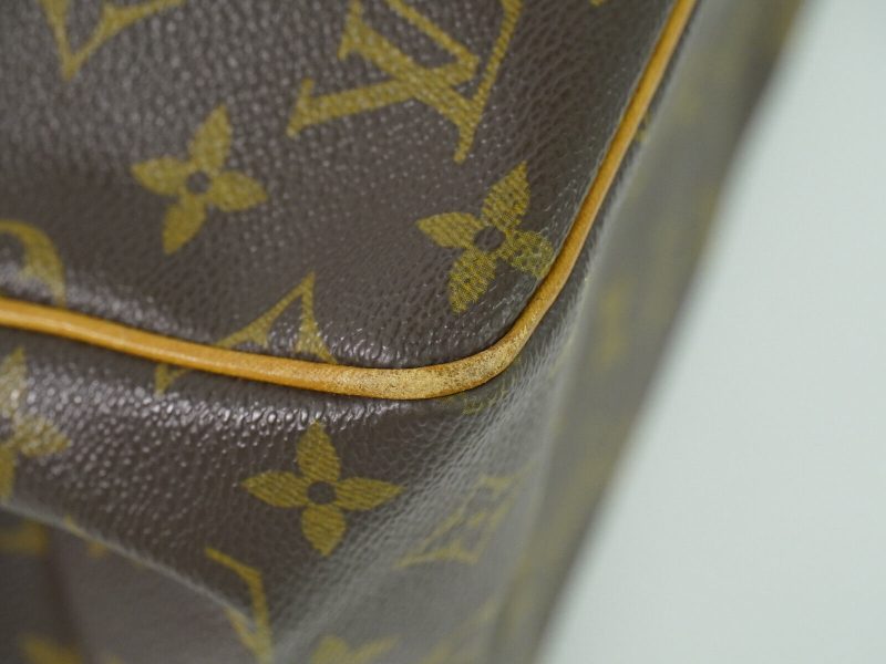 Louis Vuitton BatignollesCanvas Shoulder Bag () - Image 5
