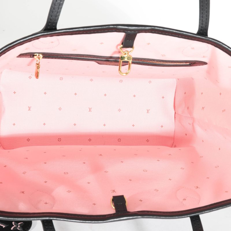 Louis Vuitton Black Quilted New Wave Bumbag - Image 8