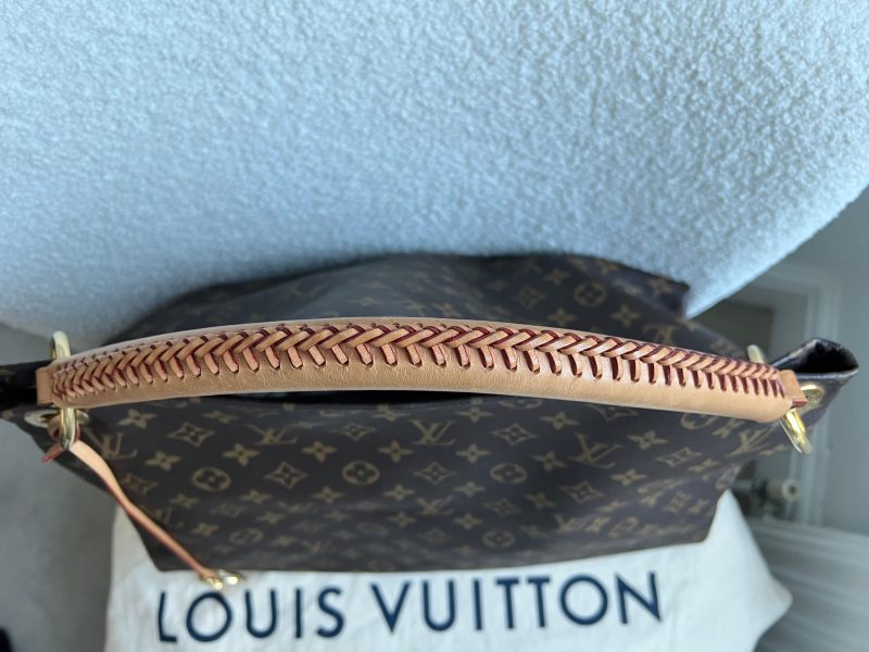 LOUIS VUITTON Artsy MM Empreinte Leather Hobo Bag Dune - Image 17
