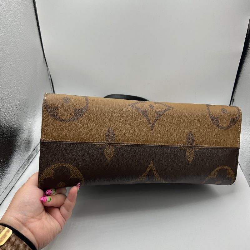 Handbag Luxury Designer By Louis Vuitton, Size: Medium - Image 5