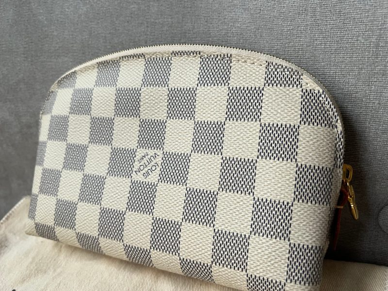 Louis Vuitton Cosmetic Pouch Monogram Vernis Leather Cherry - Image 3