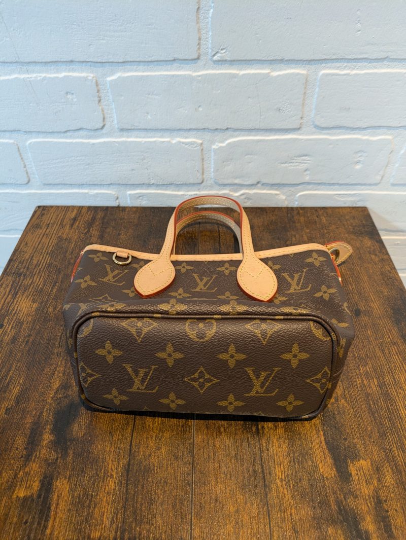 Handbag Luxury Designer Louis Vuitton, Size Small - Image 4