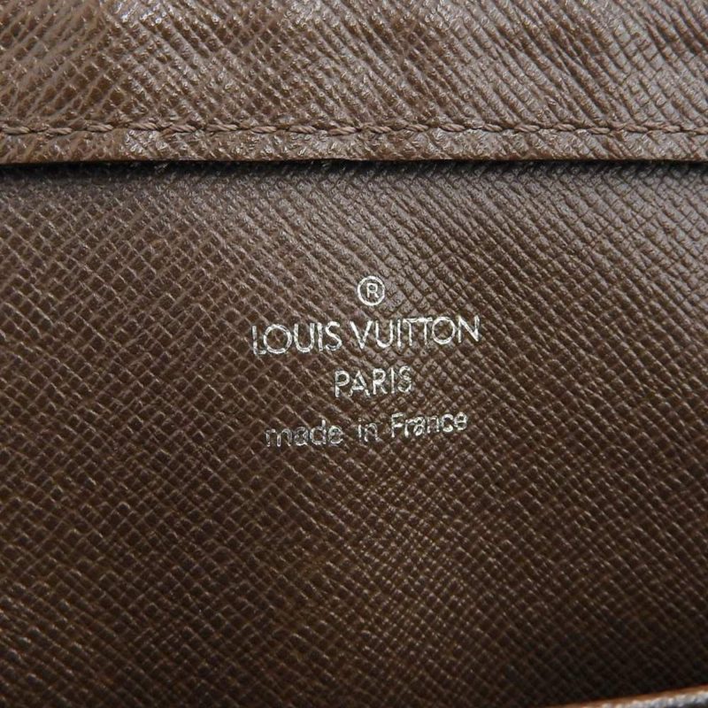 Louis Vuitton BaikalLeather Clutch Bag () - Image 5
