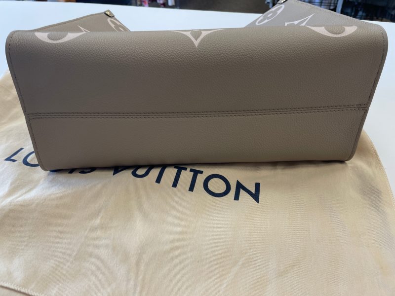 Handbag Luxury Designer Louis Vuitton, Size Medium - Image 3