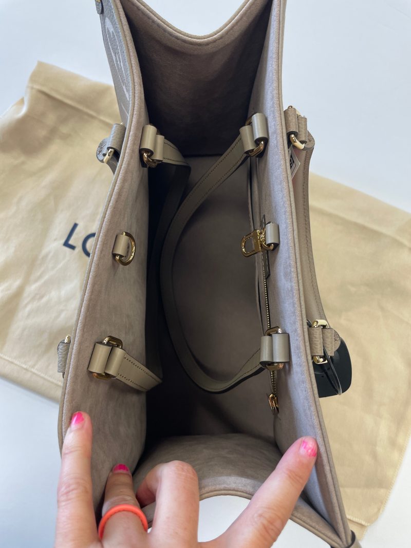 Handbag Luxury Designer Louis Vuitton, Size Medium - Image 5