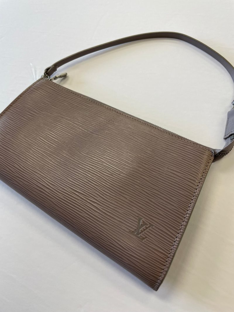 Handbag Luxury Designer By Louis Vuitton, Size: Small - Image 2