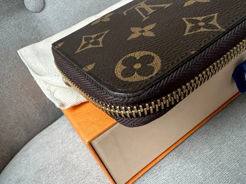 Louis Vuitton Clemence Wallet in Reverse Monogram - Image 7