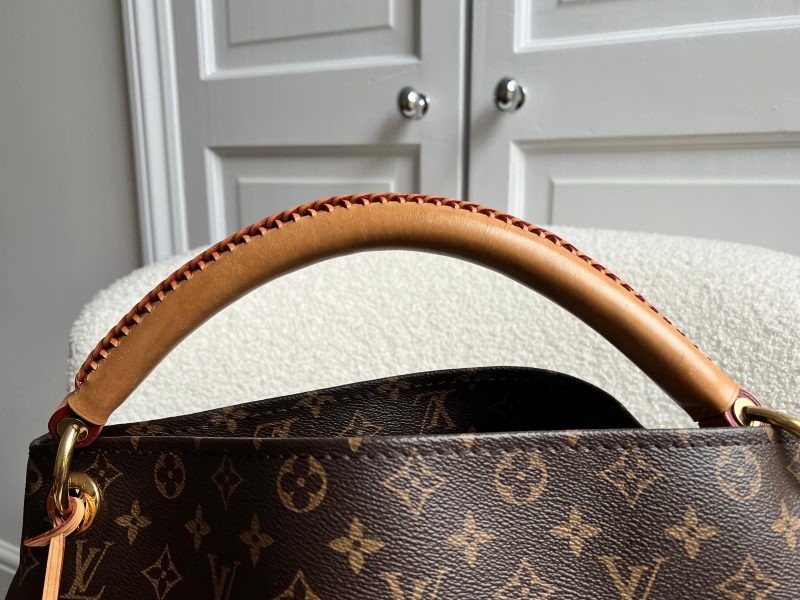 LOUIS VUITTON Artsy MM Empreinte Leather Hobo Bag Dune - Image 20