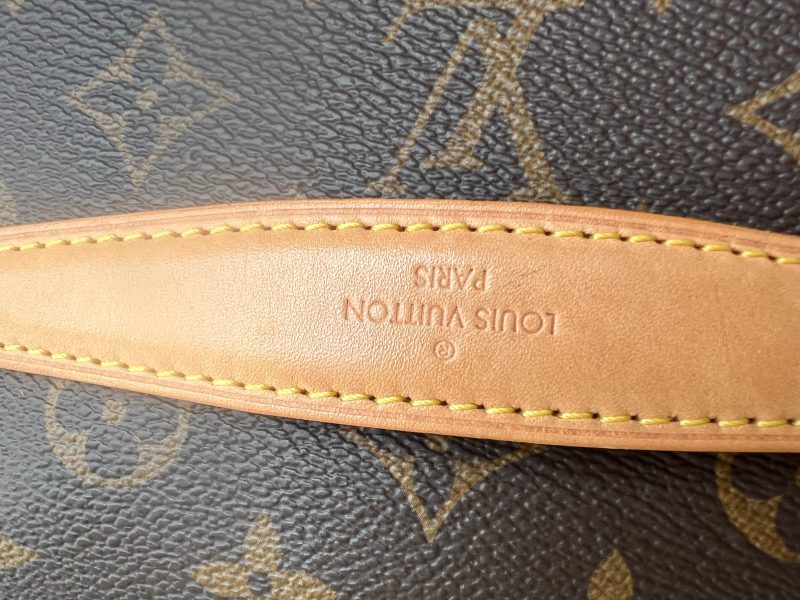 Louis Vuitton Bumbag in Monogram Canvas - Image 8