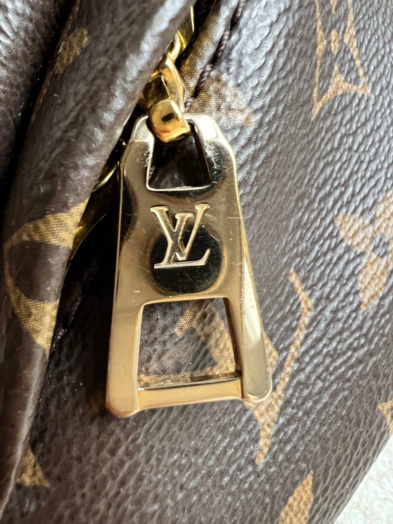 LOUIS VUITTON Bumbag Khaki/White/Beige M44611 Monogram Monogram Giant - Image 11