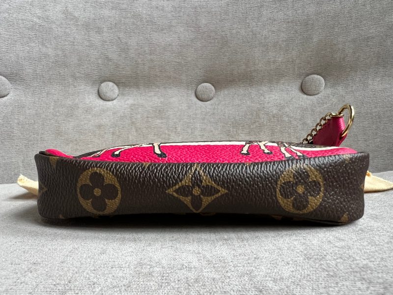 Louis Vuitton Christmas Edition Vivienne Animated Mini Pochette Accessoires in Monogram - Image 8
