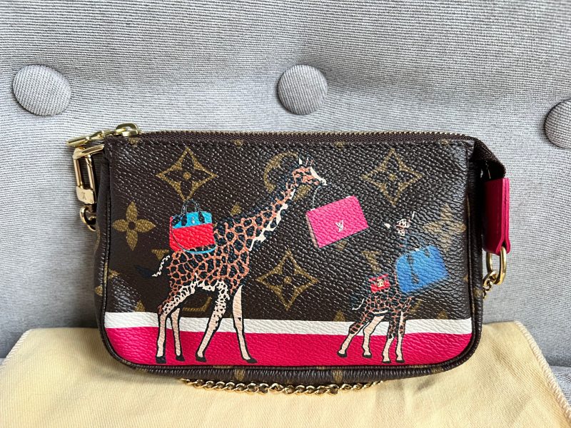Louis Vuitton Christmas Edition Vivienne Animated Mini Pochette Accessoires in Monogram - Image 2