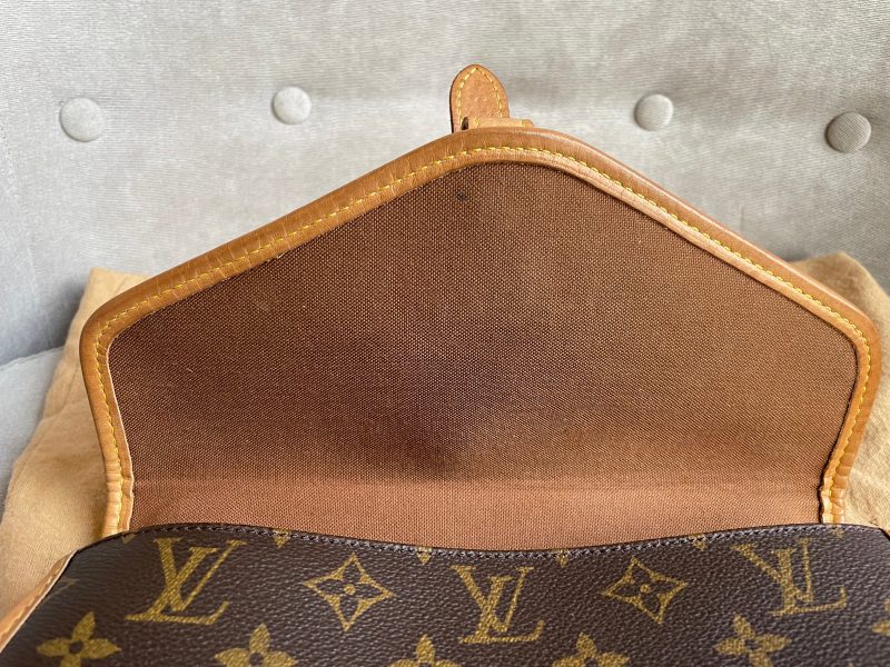 Louis Vuitton Belaia - Image 24