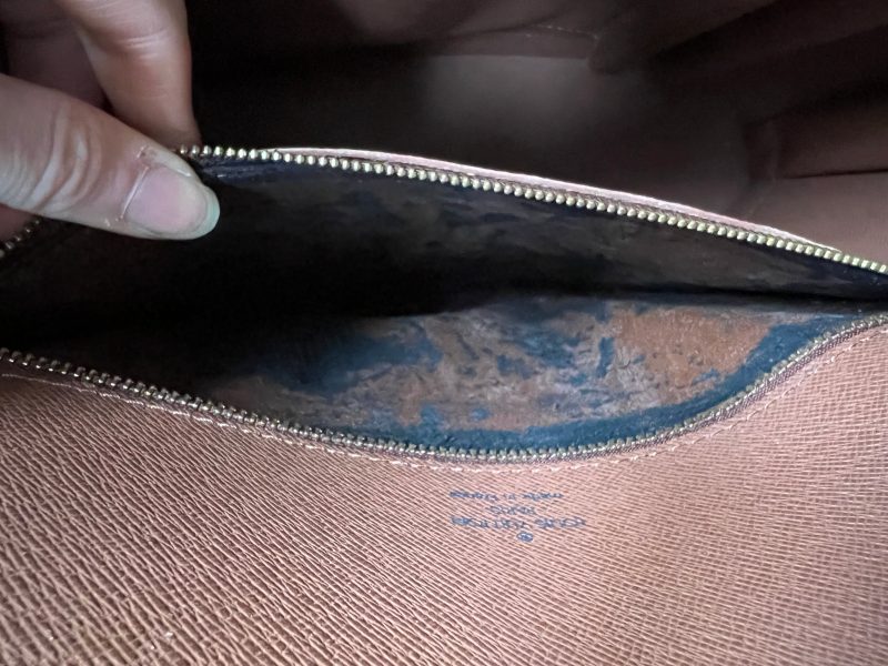 LOUIS VUITTON BACCHETTA leather Slim Strap - Image 23