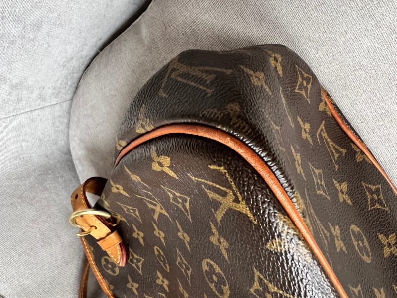 Louis Vuitton Batignolles Horizontal in Monogram Canvas - Image 17