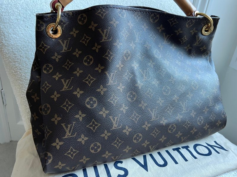 LOUIS VUITTON Artsy MM Empreinte Leather Hobo Bag Dune - Image 14