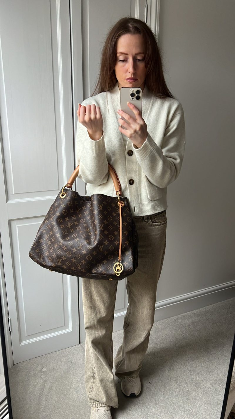 LOUIS VUITTON Artsy MM Empreinte Leather Hobo Bag Dune - Image 2