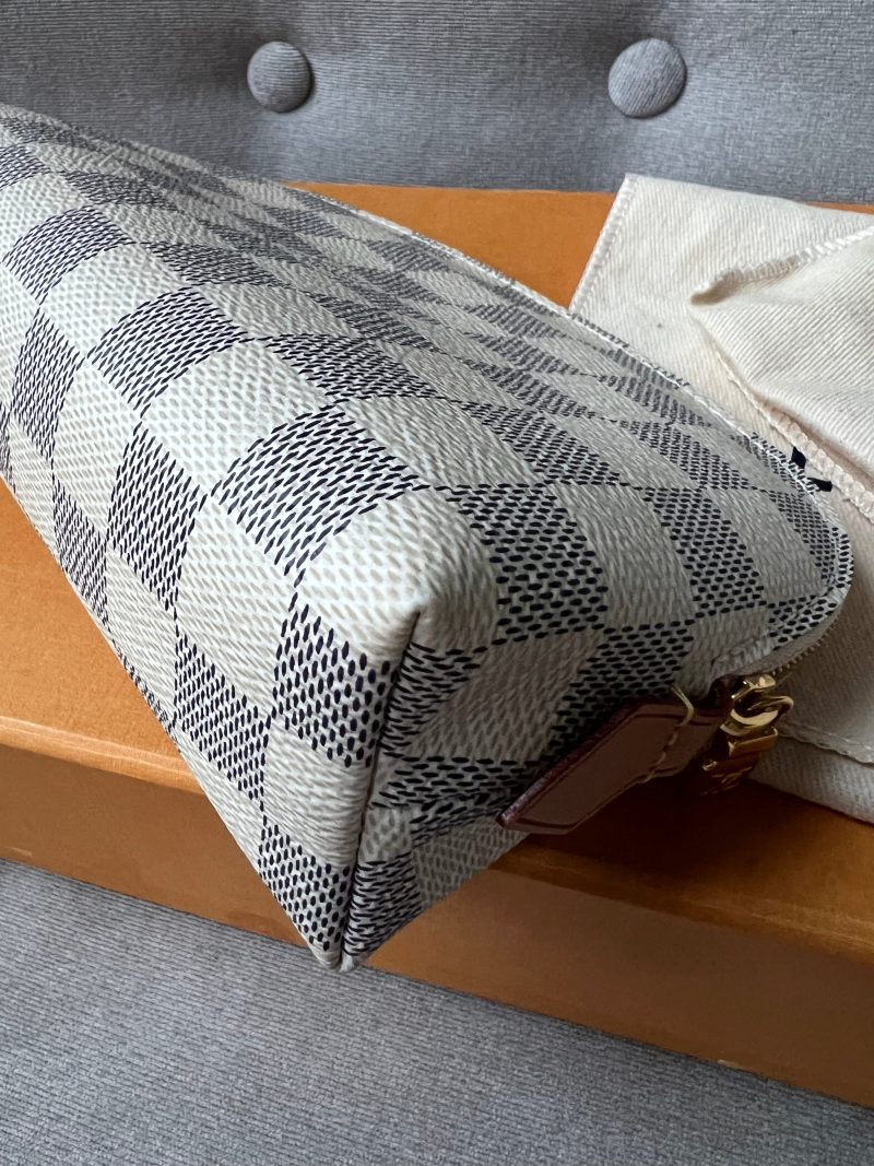Louis Vuitton Cosmetic Pouch Monogram Vernis Leather Cherry - Image 15