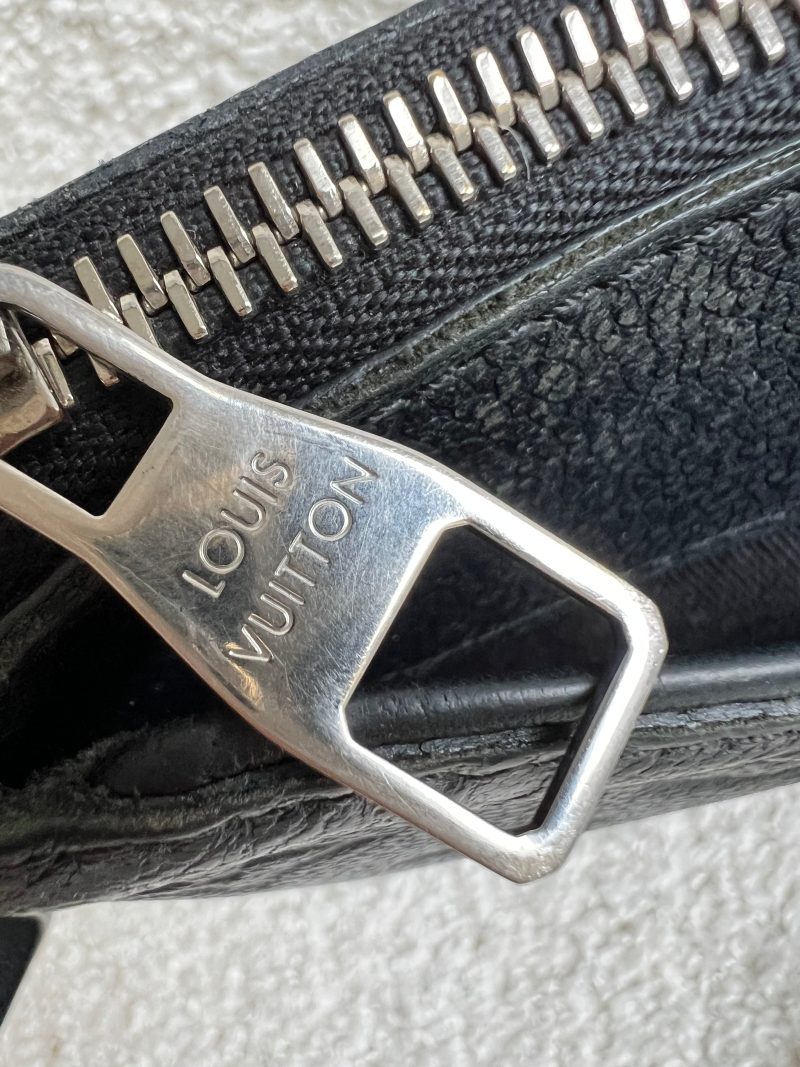 Louis Vuitton Black Monogram Empreinte Pochette Metis Bag - Image 11