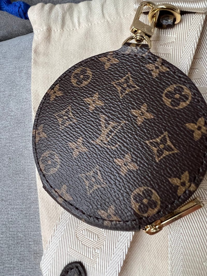 Louis Vuitton Canvas Damier Ebene South Bank Besace - Image 2