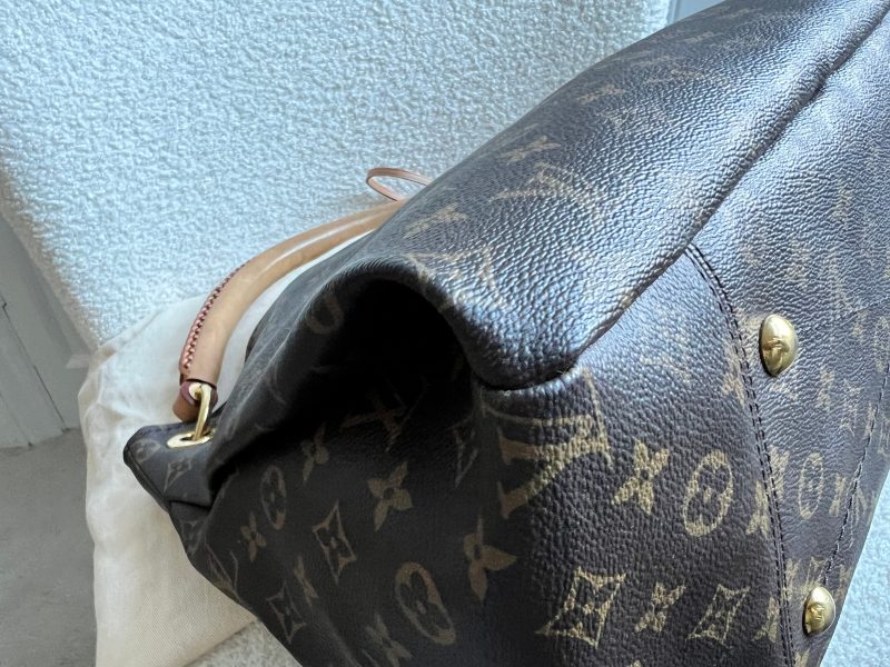 LOUIS VUITTON Artsy MM Empreinte Leather Hobo Bag Dune - Image 31