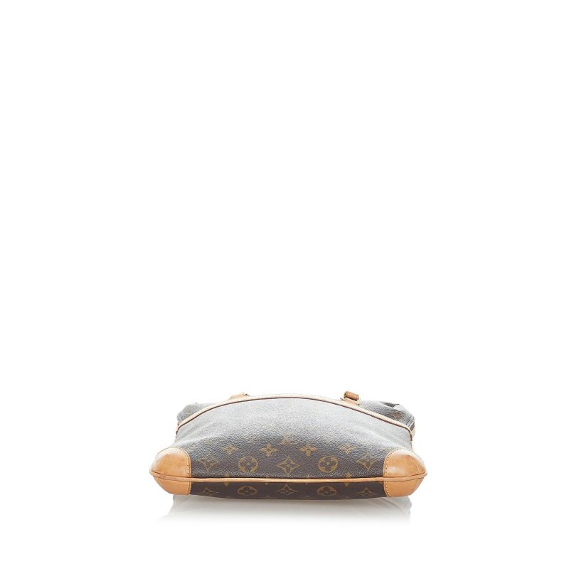 Louis Vuitton Coussin MM Bag - Image 4