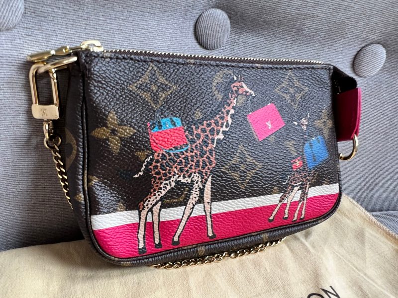 Louis Vuitton Christmas Edition Vivienne Animated Mini Pochette Accessoires in Monogram - Image 3