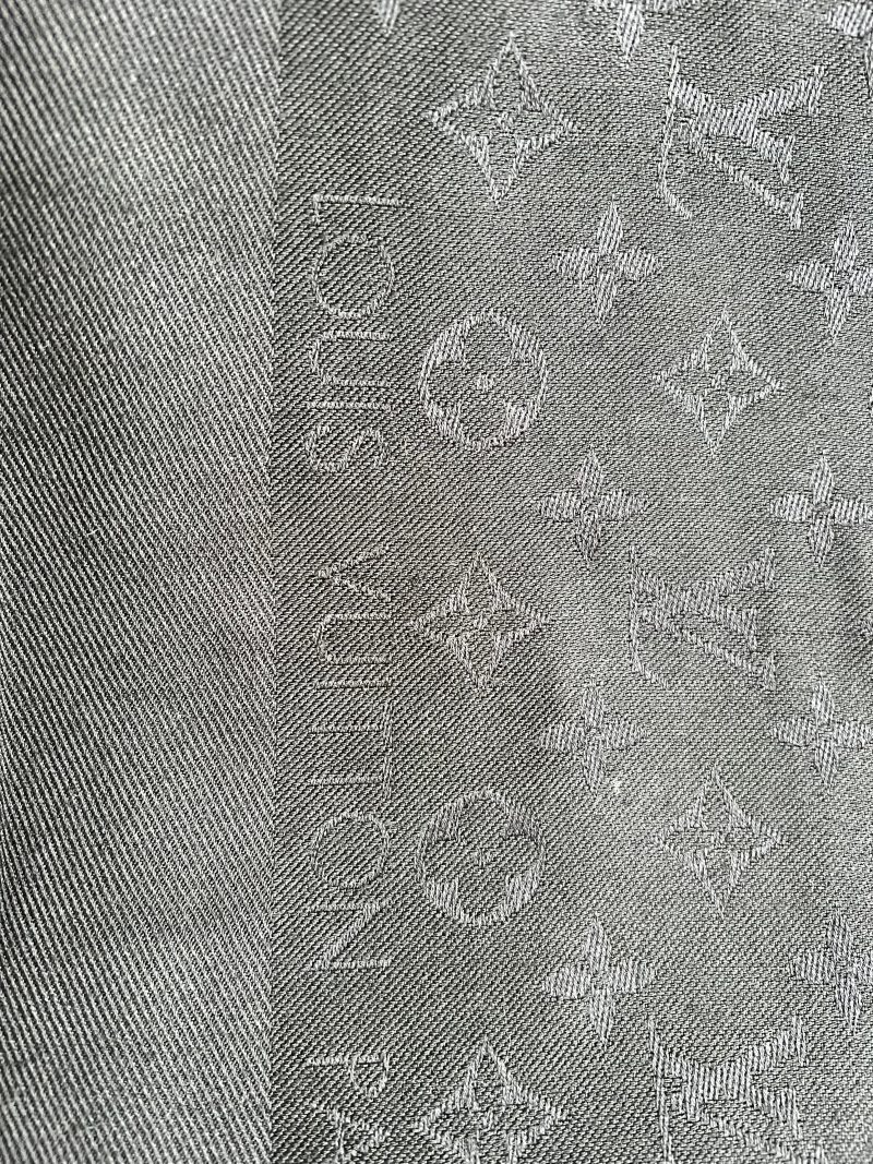 Louis Vuitton Black Monogram Shine Shawl - Image 9