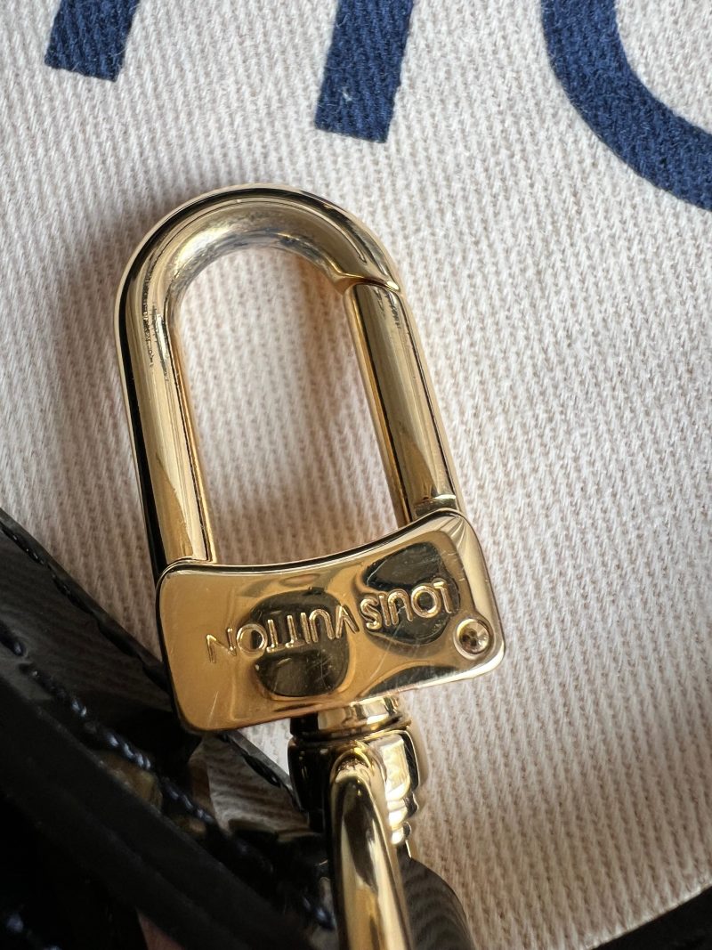Louis Vuitton Brea MM Handbag & Shoulder Bag - Image 29