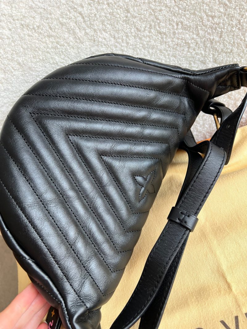 Louis Vuitton Black New Wave Camera Bag - Image 17