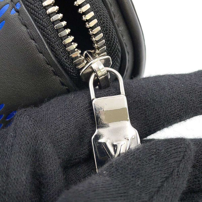 Louis Vuitton Canyon Messenger PM Utah Leather Bleu Marine - Image 13