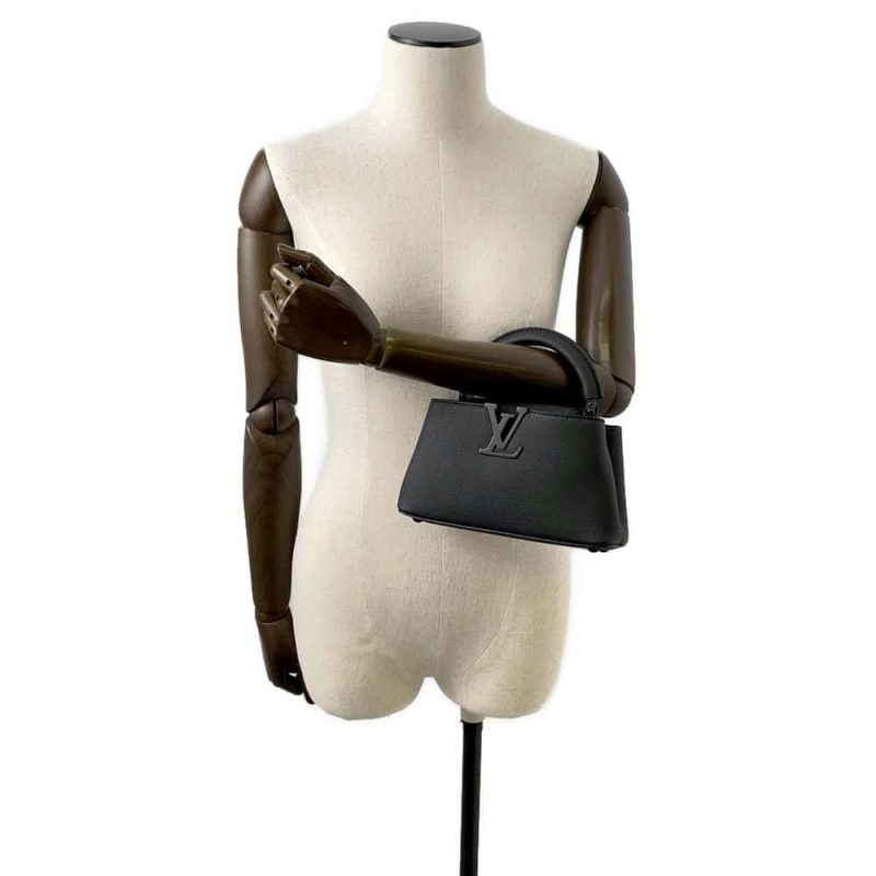 LOUIS VUITTON Capucines EW White M23956 Taurillon Leather Size MINI - Image 5