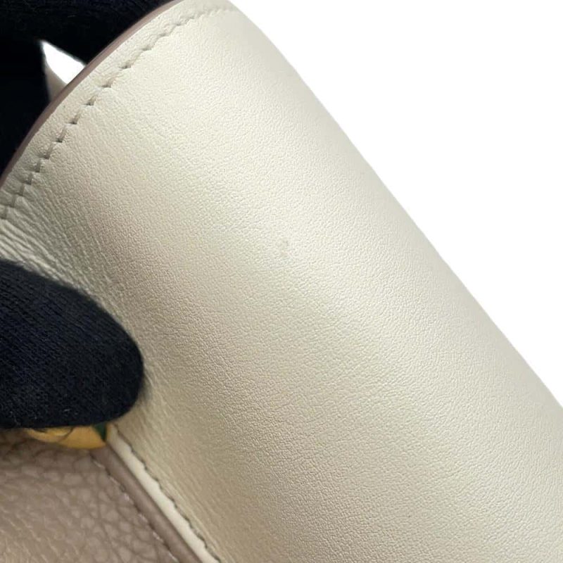 Louis Vuitton Capucines GM - Image 9
