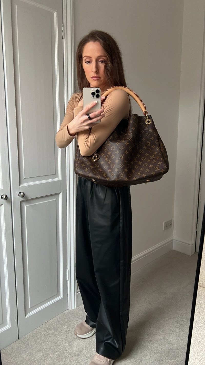 Louis Vuitton Artsy MM Monogram - Image 2
