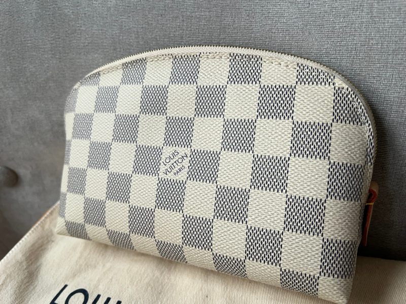 Louis Vuitton Cosmetic Pouch Monogram Vernis Leather Cherry - Image 9