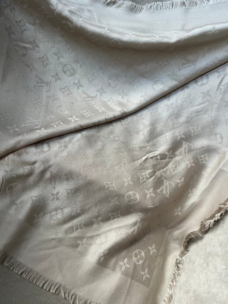 Louis Vuitton Cream Monogram Shine Shawl - Image 8