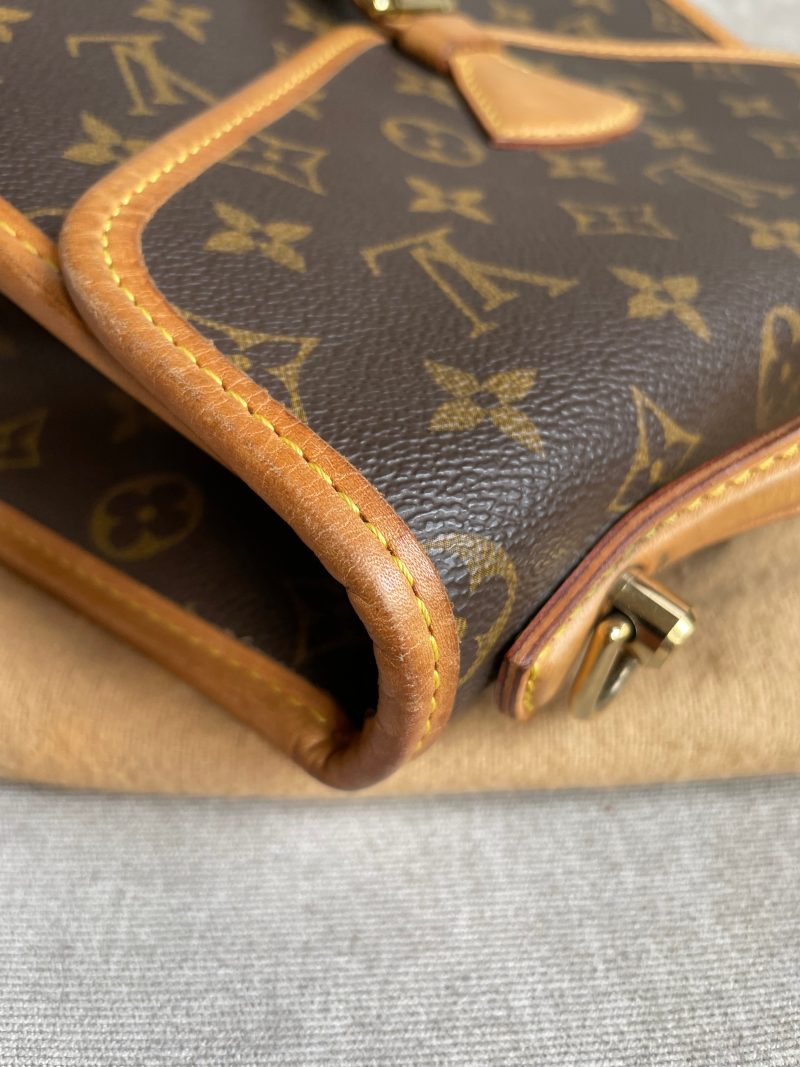Louis Vuitton Belaia - Image 14
