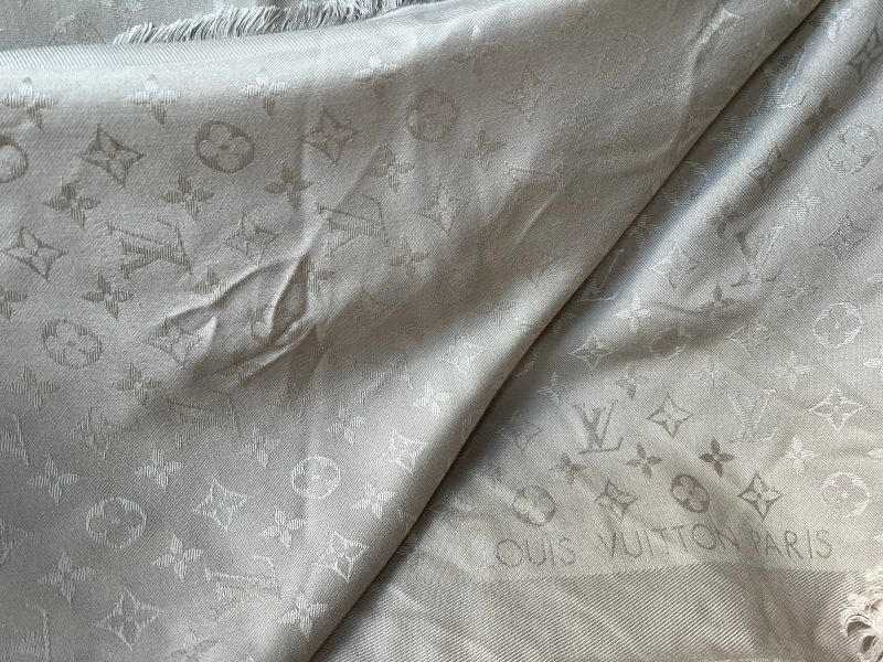 Louis Vuitton Cream Monogram Shine Shawl - Image 9