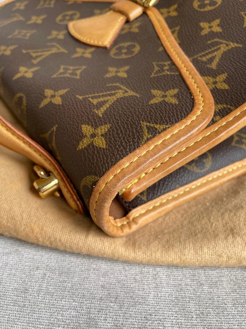 Louis Vuitton Belaia - Image 18