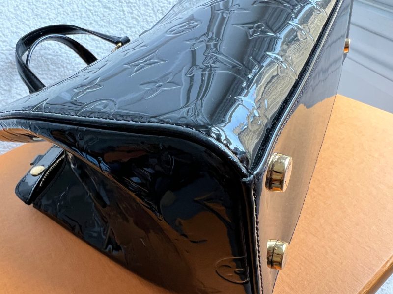 Louis Vuitton Brea MM Handbag & Shoulder Bag - Image 24